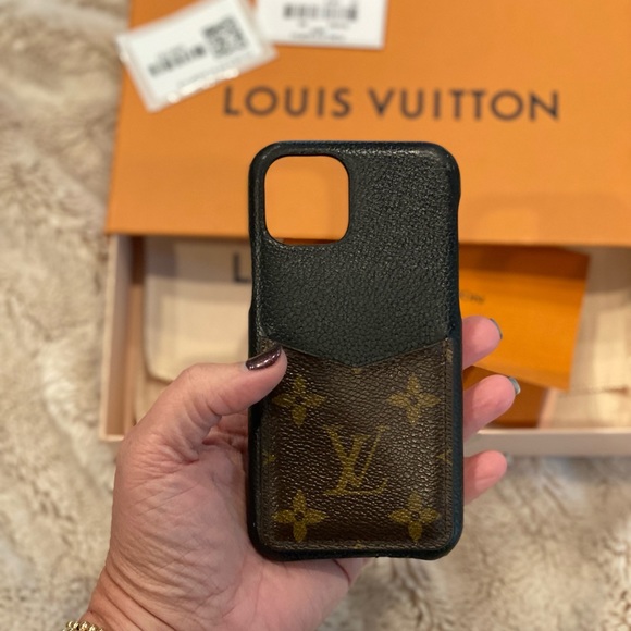 Selling my 11 pro IPhone case. Excellent condition! - Picture 2 of 4